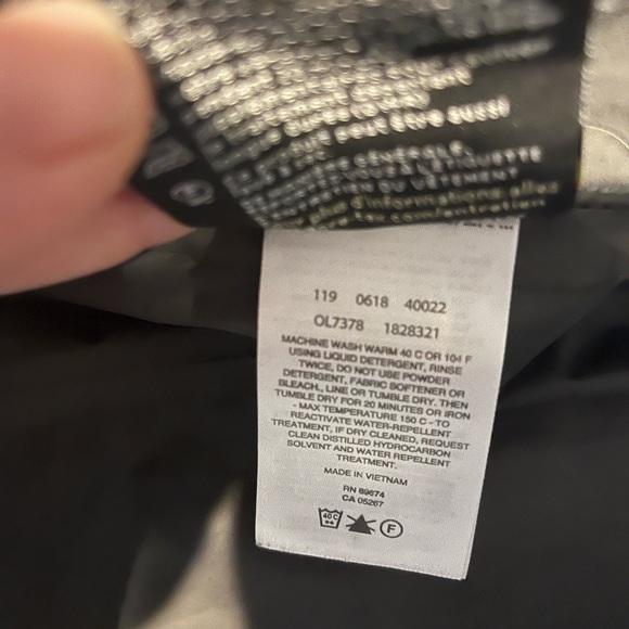 New/ Never Warn or Washed >Mountain Hardware Gore-Tex size S/P - Picture 8 of 11